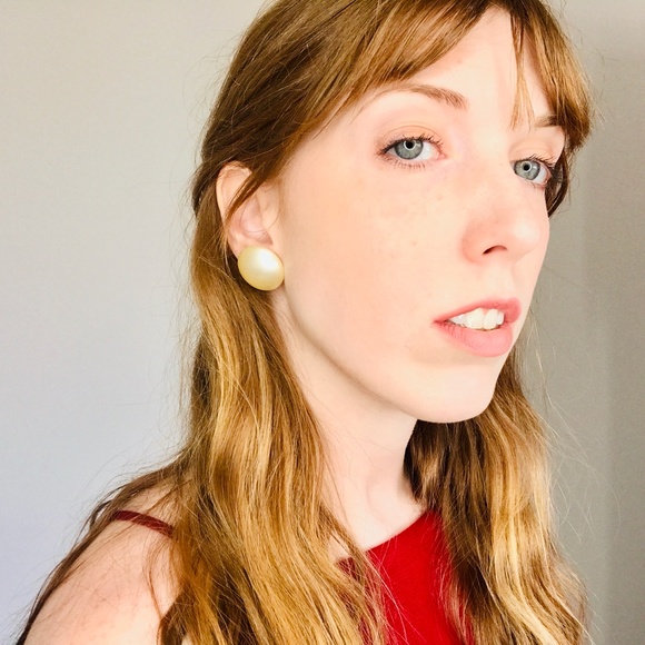 Vintage Screw Back Earrings - Picture 3 of 3